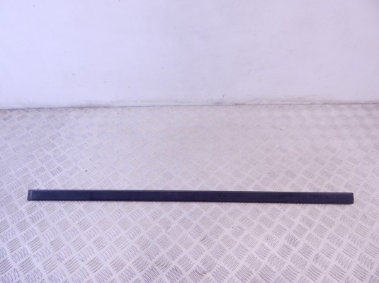 Молдинг двери передней правой BMW 5-series (E39) 51 13 8 159 296