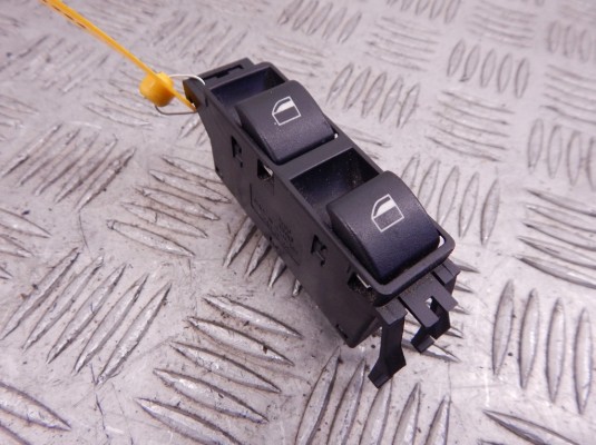 Блок управления стеклоподъемниками BMW 3-series (E46) 61 31 6 902 179