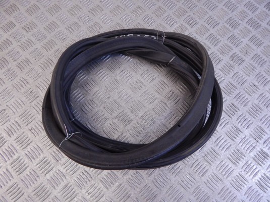 Уплотнитель багажника BMW X5-series (E70) 51 76 7 177 284
