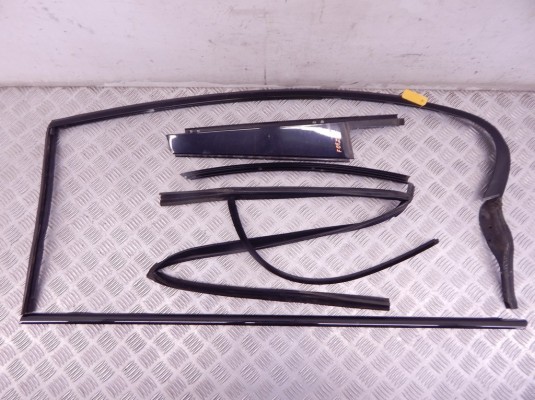Молдинг двери задней левой BMW 7-series (F01/02) 51 35 7 177 953