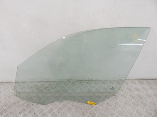 Стекло двери передней левой BMW X1-series (E84) Стекло двери передней левой BMW X1-series (E84)