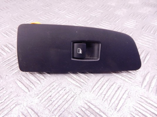 Кнопка стеклоподъемника BMW 1-series (E87) 61 31 6 935 534 Кнопка стеклоподъемника BMW 1-series (E87) 61 31 6 935 534