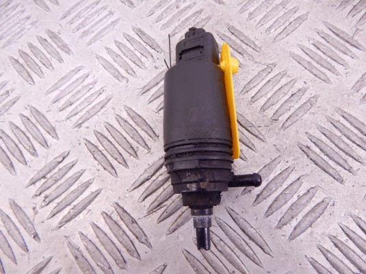 Насос (моторчик) омывателя стекла BMW 5-series (E39) 67 12 8 377 612 Насос (моторчик) омывателя стекла BMW 5-series (E39) 67 12 8 377 612