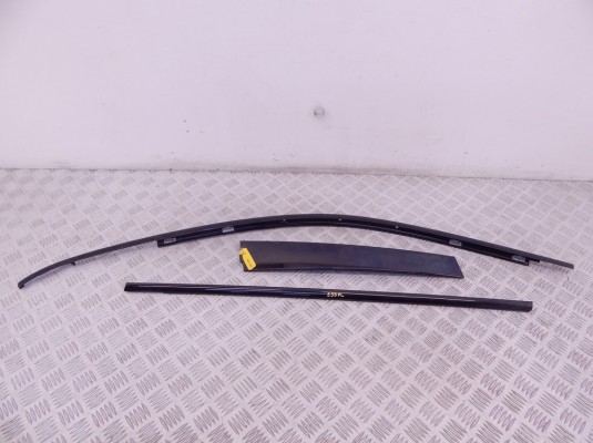 Молдинг стекла двери передней левой наружный BMW X5-series (E53) 51 32 8 257 701