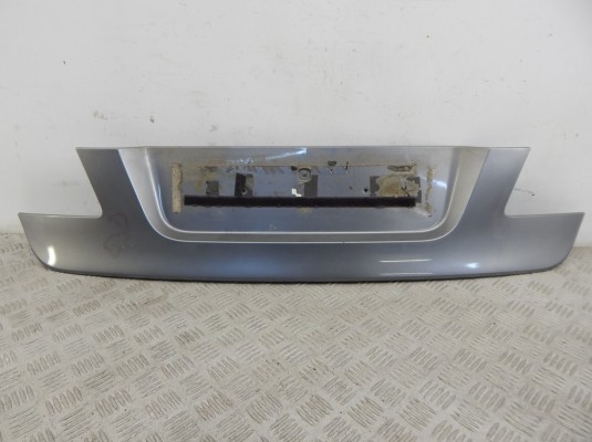 Молдинг крышки багажника BMW 7-series (F01/02) 51 49 7 186 530