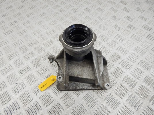 Кронштейн полуоси BMW X3-series (E83) 31 53 7 516 065