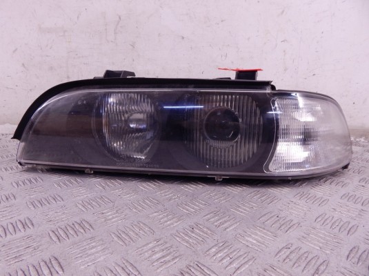 Фара левая BMW 5-series (E39) Фара левая BMW 5-series (E39)