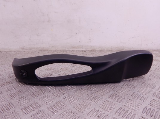 Накладка боковая на сиденье BMW 6-series (E63/E64) 7902277 Накладка боковая на сиденье BMW 6-series (E63/E64) 7902277