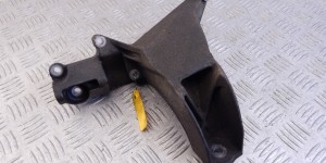 Кронштейн двигателя BMW 3-series (E46) 22 11 6 753 225