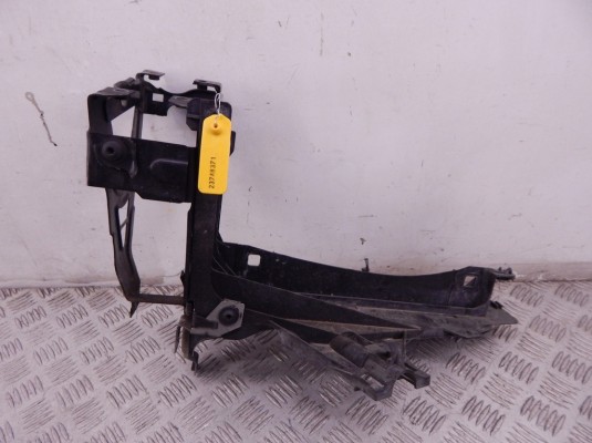 Крепление фары левой BMW 7-series (F01/02) 51 64 7 184 159 Крепление фары левой BMW 7-series (F01/02) 51 64 7 184 159