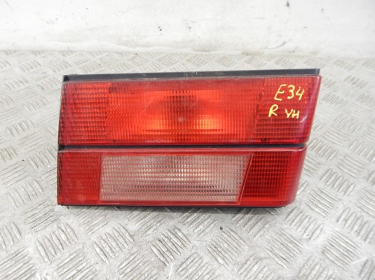 Фонарь крышки багажника правый BMW 5-series (E34) 8351562