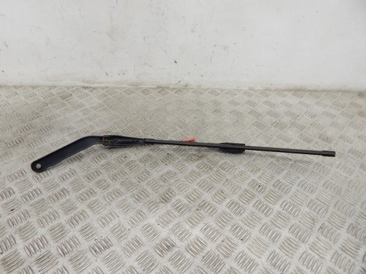 Щеткодержатель (поводок стеклоочистителя, дворник) BMW 1-series (E87) 61 61 7 160 009 Щеткодержатель (поводок стеклоочистителя, дворник) BMW 1-series (E87) 61 61 7 160 009