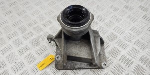 Кронштейн полуоси BMW X3-series (E83) 31 53 7 516 065