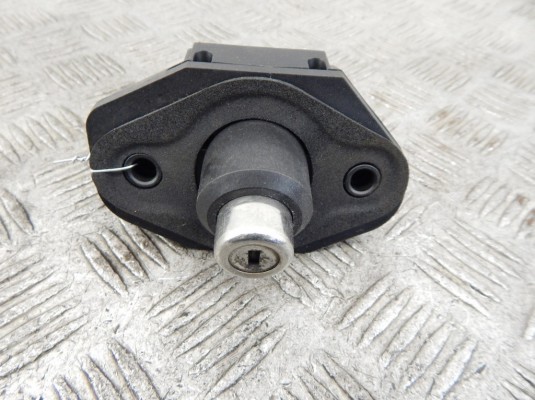 Личинка замка багажника BMW 7-series (F01/02) 51 24 7 194 181 Личинка замка багажника BMW 7-series (F01/02) 51 24 7 194 181