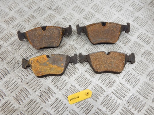 Тормозные колодки передние BMW 5-series (E39)