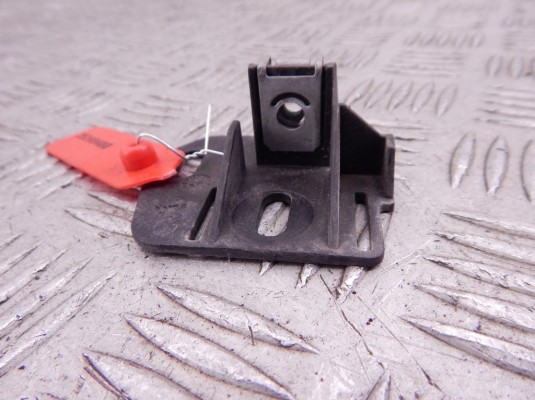 Крепление фары левой BMW 3-series (E90/91/92) 51 64 7 136 827 Крепление фары левой BMW 3-series (E90/91/92) 51 64 7 136 827