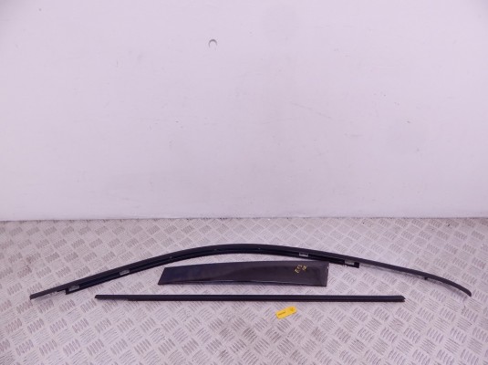 Молдинг двери передней правой BMW X5-series (E53) 51 32 8 257 702