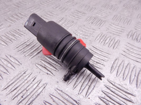 Насос (моторчик) омывателя стекла BMW X5-series (E53)