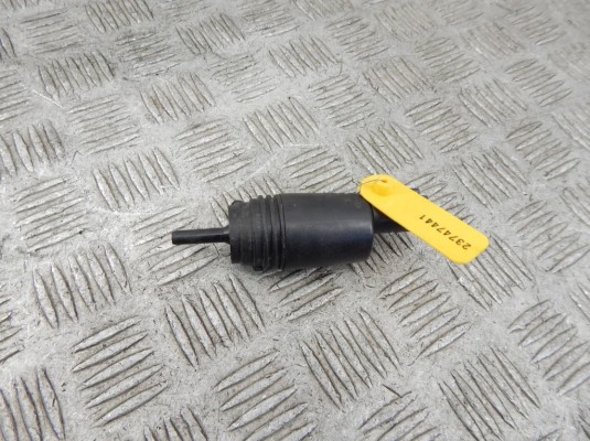 Насос (моторчик) омывателя стекла BMW 5-series (E39) 67 12 8 377 612 Насос (моторчик) омывателя стекла BMW 5-series (E39) 67 12 8 377 612