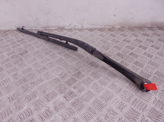 Щеткодержатель (поводок стеклоочистителя, дворник) BMW 5-series (E39) 61 61 8 209 879