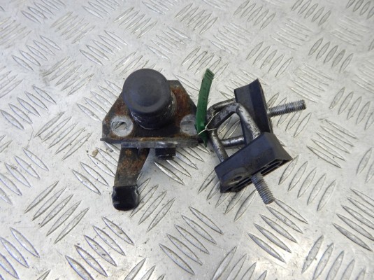 Крюк капота BMW 5-series (E60/61) 51 23 7 034 256 Крюк капота BMW 5-series (E60/61) 51 23 7 034 256