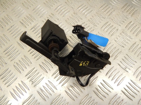 Замок стекла двери багажника BMW 5-series (E39) 51 24 8 238 469