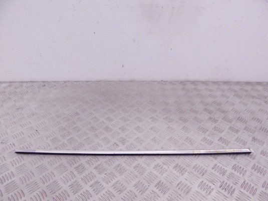 Молдинг стекла двери передней правой наружный BMW 3-series (E46) 51 33 8 250 402