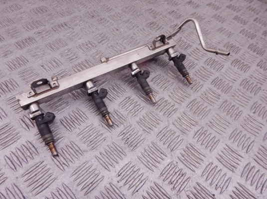 Форсунка BMW 1-series (E87) 13 53 7 506 158