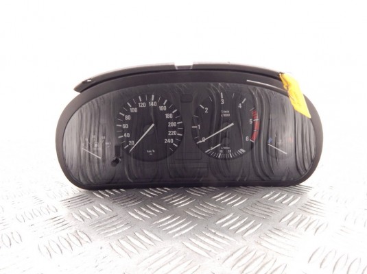 Щиток приборов (приборная панель) BMW 5-series (E39) 62 11 6 914 913