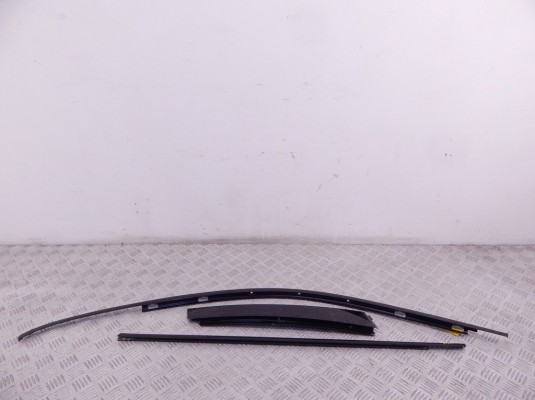 Молдинг двери передней левой BMW X5-series (E53) 51 32 8 257 701