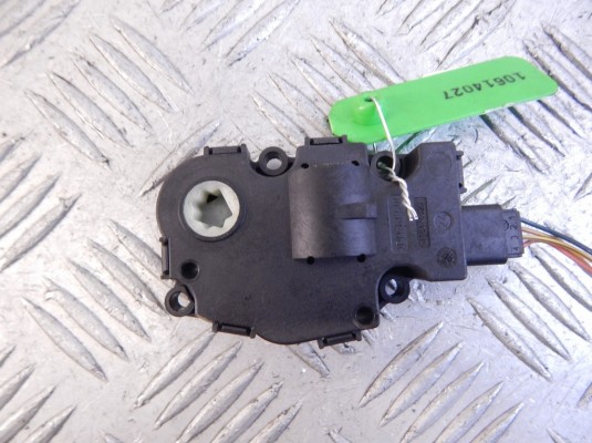 Моторчик заслонки печки BMW X5-series (E70) 64 11 9 321 034