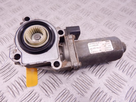 Электромотор раздаточной коробки BMW X5-series (E53) 27 10 7 566 250 Электромотор раздаточной коробки BMW X5-series (E53) 27 10 7 566 250