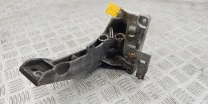 Кронштейн двигателя BMW 7-series (E38) 1704583