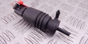 Насос (моторчик) омывателя стекла BMW 5-series (E39) Насос (моторчик) омывателя стекла BMW 5-series (E39)