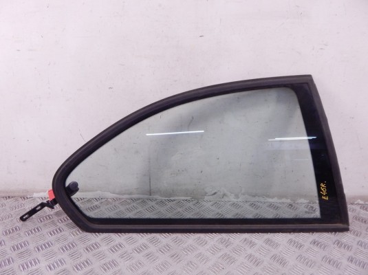 Стекло кузовное боковое правое BMW 3-series (E46) 51 36 8 250 336 Стекло кузовное боковое правое BMW 3-series (E46) 51 36 8 250 336