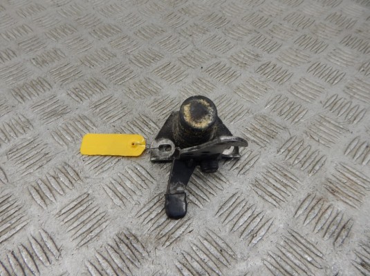 Крюк капота BMW 5-series (E60/61) 51 23 7 034 256 Крюк капота BMW 5-series (E60/61) 51 23 7 034 256