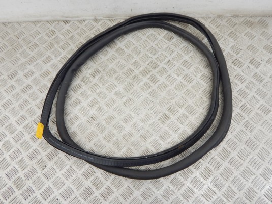 Уплотнитель BMW 7-series (F01/02) 7179131