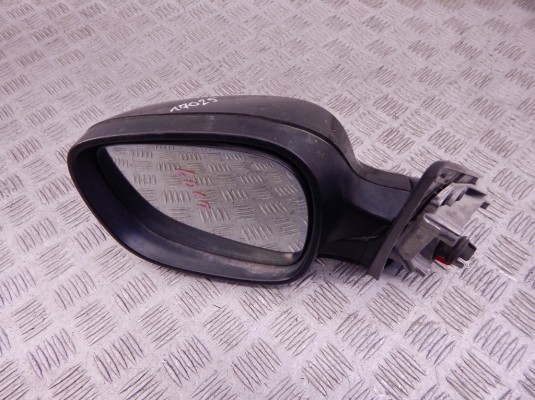 Зеркало наружное левое BMW X1-series (E84) 51 16 7 307 197 Зеркало наружное левое BMW X1-series (E84) 51 16 7 307 197