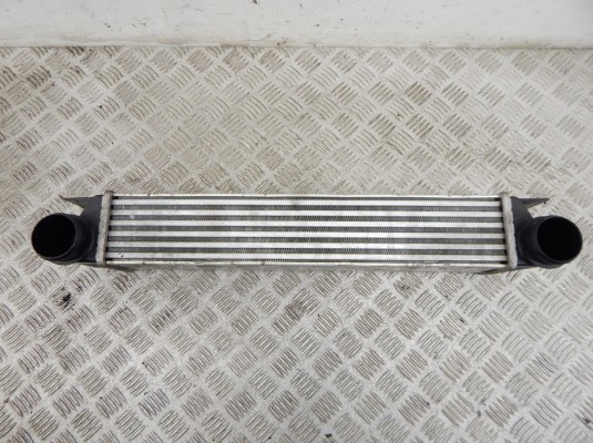 Интеркулер BMW 5-series (E39) Интеркулер BMW 5-series (E39)