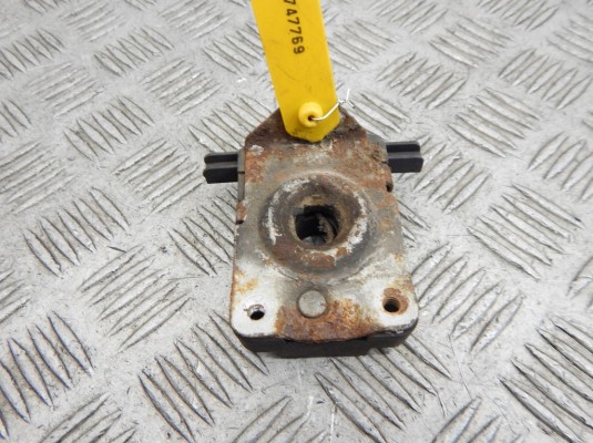 Замок капота BMW 5-series (E39) 51 23 8 203 859 Замок капота BMW 5-series (E39) 51 23 8 203 859