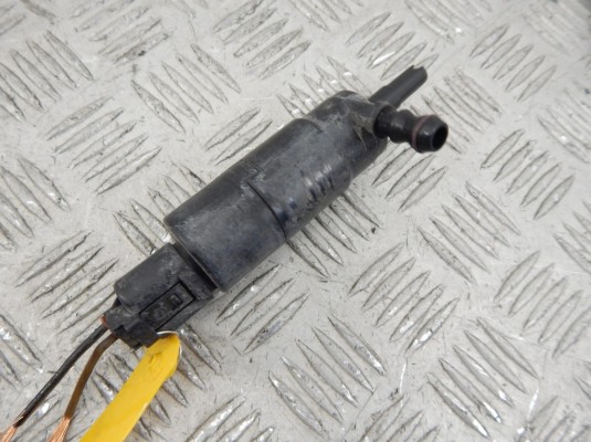 Насос (моторчик) омывателя фар BMW 5-series (E60/61) 67 12 8 377 430 Насос (моторчик) омывателя фар BMW 5-series (E60/61) 67 12 8 377 430