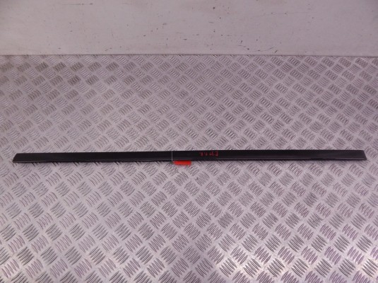 Молдинг двери передней правой BMW 5-series (E39) 51 13 7 036 700