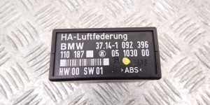 Блок управления пневмоподвеской BMW 5-series (E39) 37 14 1 092 396