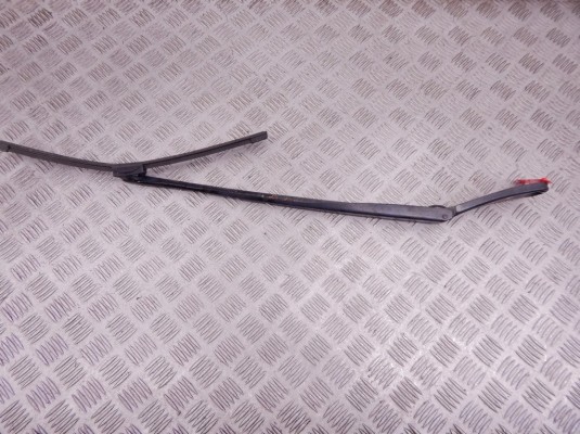 Щеткодержатель (поводок стеклоочистителя, дворник) BMW 7-series (F01/02) 61 61 7 182 594 Щеткодержатель (поводок стеклоочистителя, дворник) BMW 7-series (F01/02) 61 61 7 182 594