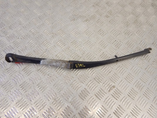 Щеткодержатель (поводок стеклоочистителя, дворник) BMW 5-series (E39) 61 61 8 209 879