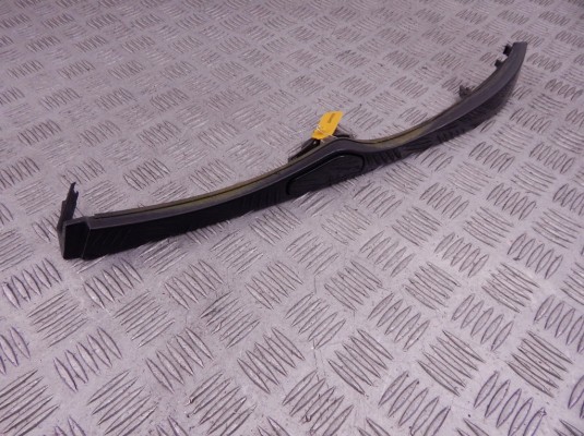 Ус под фару левый BMW 3-series (E46) 51 13 7 030 551 Ус под фару левый BMW 3-series (E46) 51 13 7 030 551