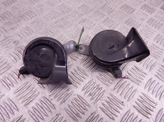 Сигнал (клаксон) BMW 5-series (E39) 61 33 8 381 271 Сигнал (клаксон) BMW 5-series (E39) 61 33 8 381 271