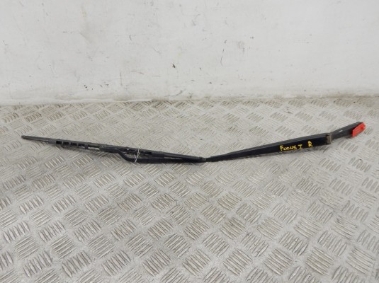 Щеткодержатель (поводок стеклоочистителя, дворник) FORD FOCUS I (1998-2004) XS4117526AB Щеткодержатель (поводок стеклоочистителя, дворник) FORD FOCUS I (1998-2004) XS4117526AB