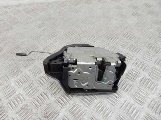 Замок двери BMW X5-series (E53) Замок двери BMW X5-series (E53)