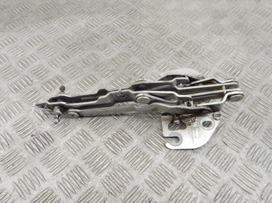 Петля крышки багажника AUDI A4 (B5) 1994-2001 8D5827301A